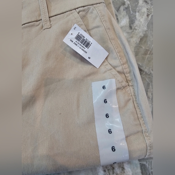 NWT Old Navy Khaki Stretch Twill Pants Women’s Size 6 | 29" Inseam Straight Fit - Picture 2 of 8